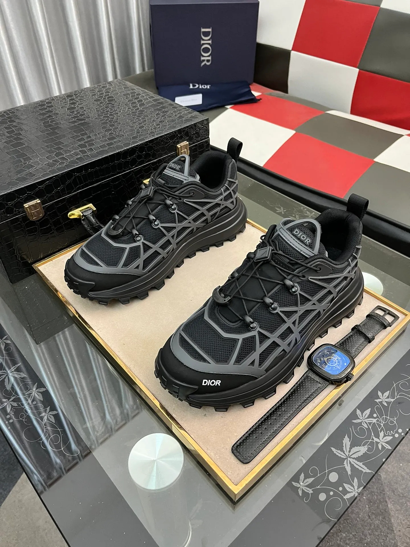 Ex-factory price 520⌚️⌚️B31 RUNNER sports shoes highlight the fashionable silhouette and are decorated with curved cannage pattern. They reinterpret the classic pattern in a structural style and enrich the Dior 2023 summer men's wear series. Meticulously crafted using the advanced craftsmanship of hiking shoes, it blends outdoor culture with Dior heritage. Code number 38-445⃣️Color optional